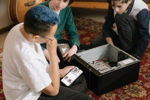 Bríndale las oportunidades de desarrollarse profesionalmente a tus hijos con trabajos y actividades extraescolares del futuro