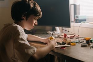 Los niños consiguen la mejor manera de desarrollarse tecnológicamente con extraescolares, Arduino y robótica educativa